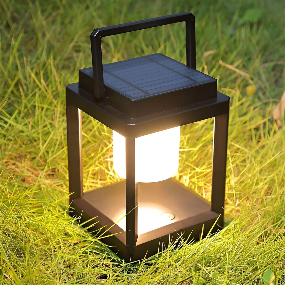 Czarna Lampa Słoneczna – Przenośne Oświetlenie Zewnętrzne – widok produktu 4 | Nuvira Home