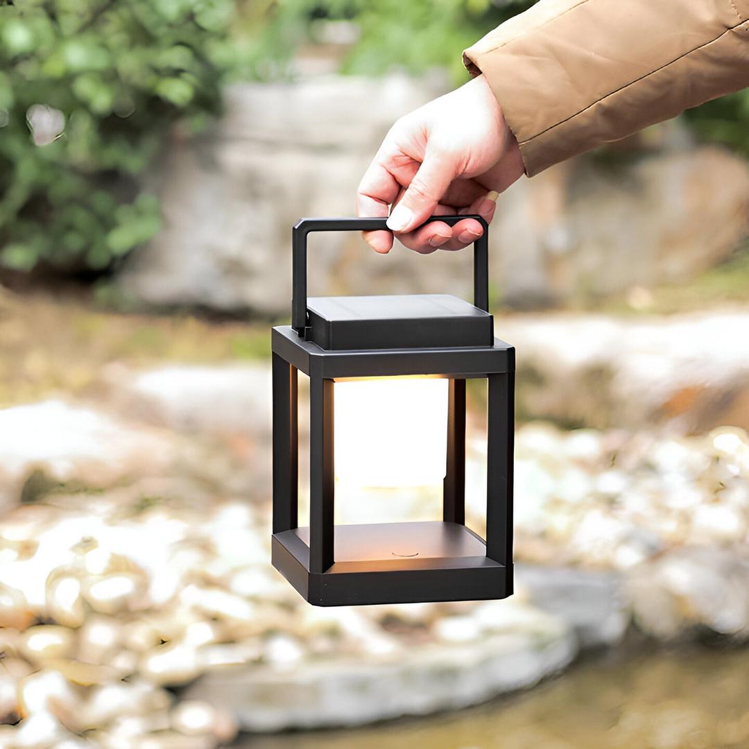 Czarna Lampa Słoneczna – Przenośne Oświetlenie Zewnętrzne – widok produktu 7 | Nuvira Home