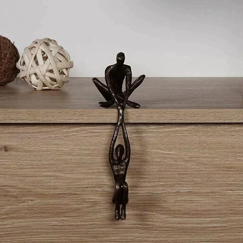 Dekoracyjna Figurka Miłość i Siła z Żywicy – widok produktu 1 | Nuvira Home