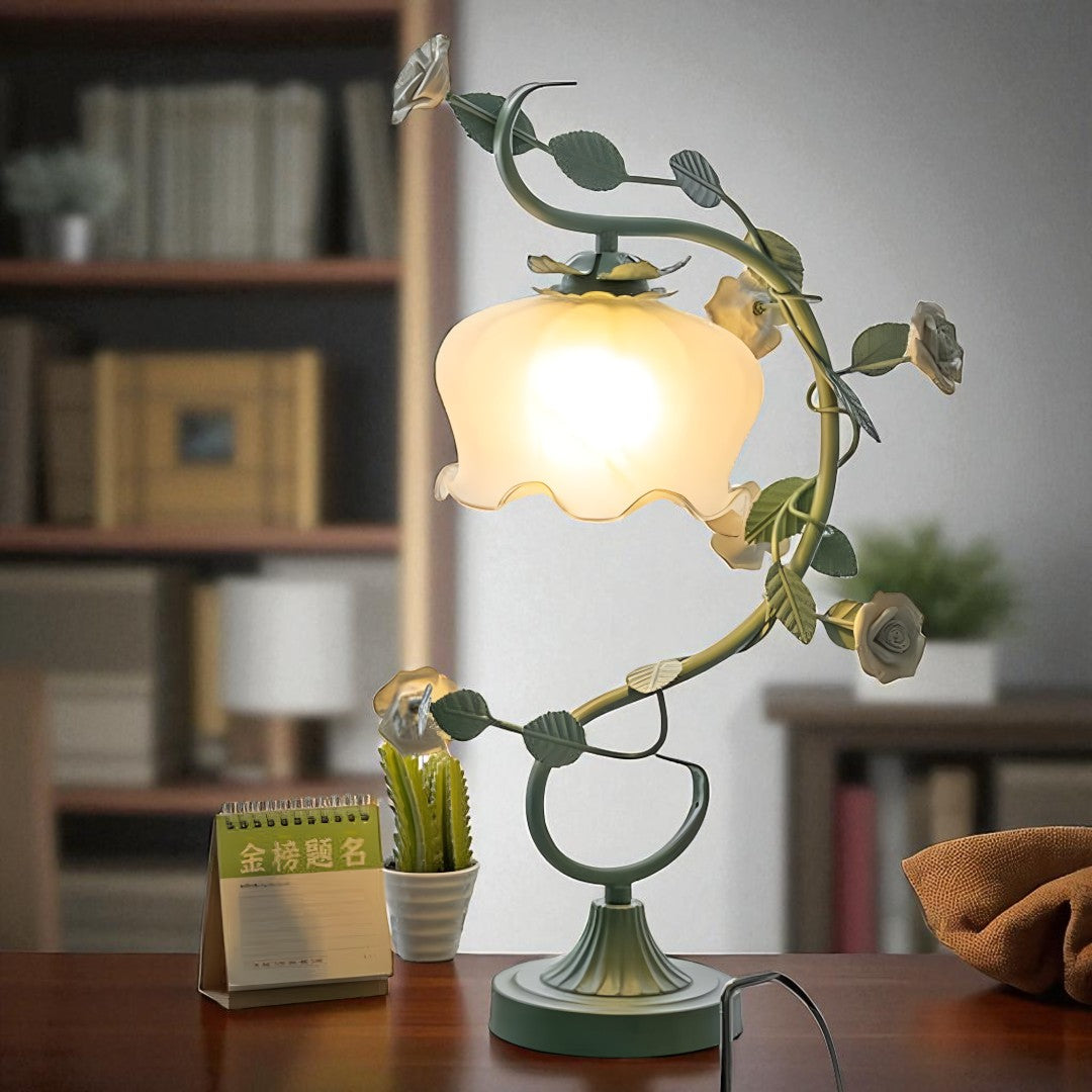 Dekoracyjna Lampa Stołowa Różana – Stylowa Z Osłoną – widok produktu 3 | Nuvira Home