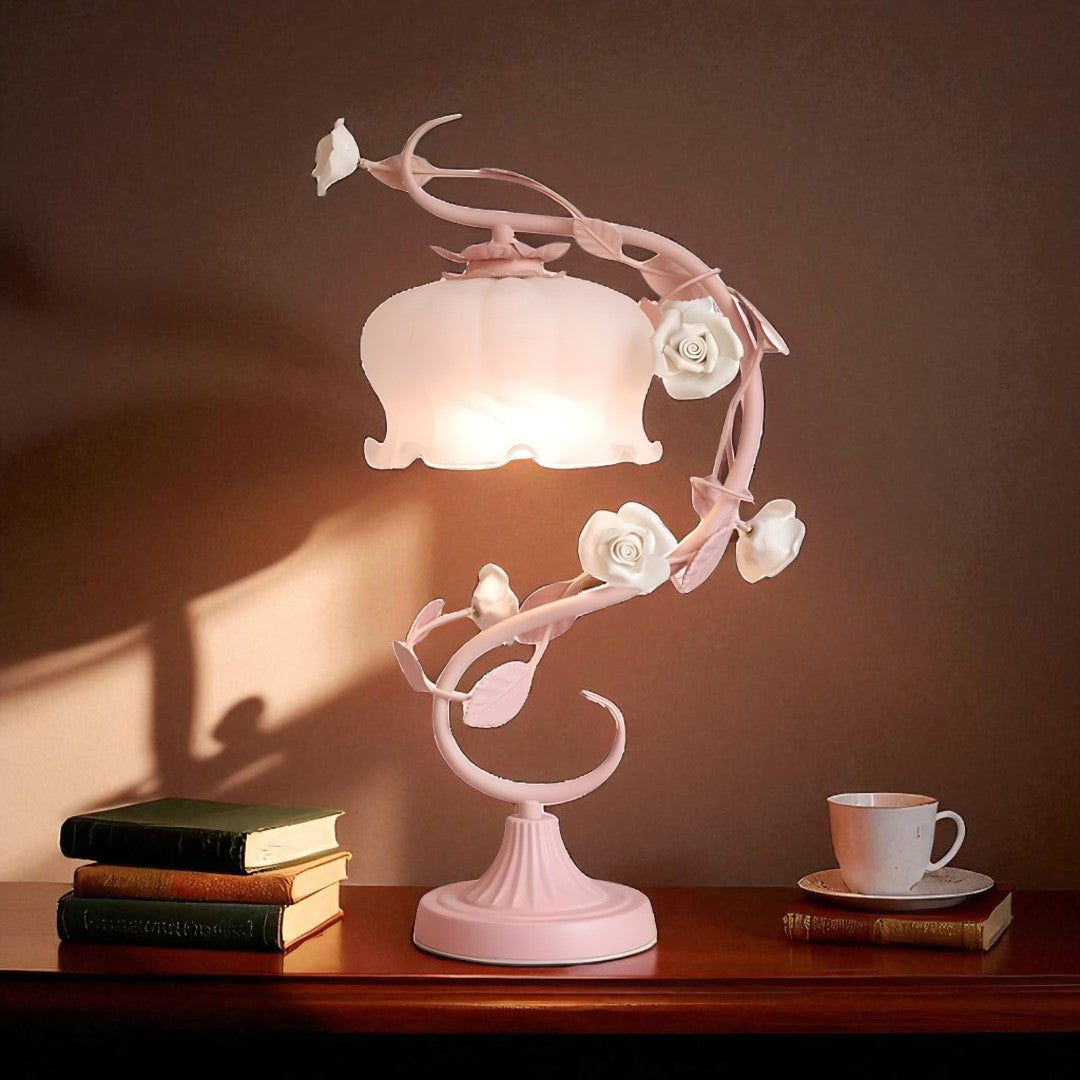 Dekoracyjna Lampa Stołowa Różana – Stylowa Z Osłoną – widok produktu 6 | Nuvira Home