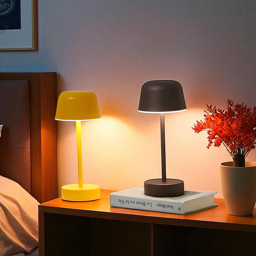 Dekoracyjna Lampa Stołowa Szklana – Pryzmatyczny Blask – widok produktu 1 | Nuvira Home