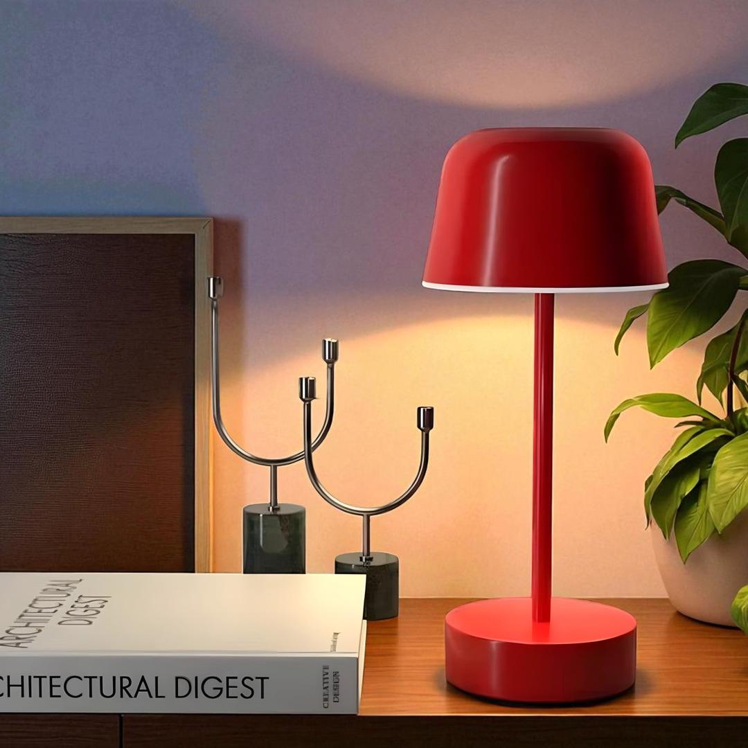 Dekoracyjna Lampa Stołowa Szklana – Pryzmatyczny Blask – widok produktu 2 | Nuvira Home