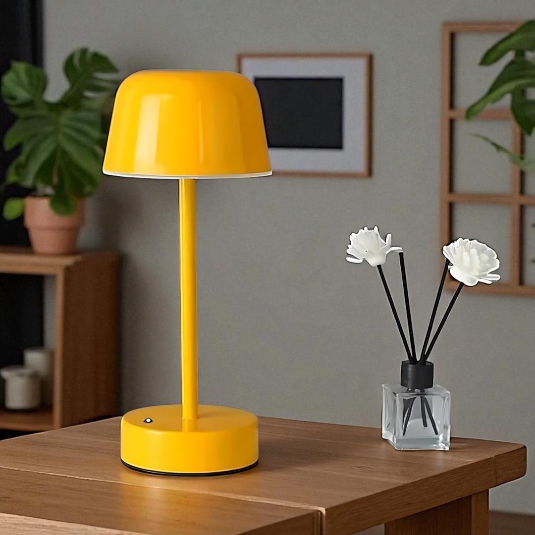 Dekoracyjna Lampa Stołowa Szklana – Pryzmatyczny Blask – widok produktu 6 | Nuvira Home