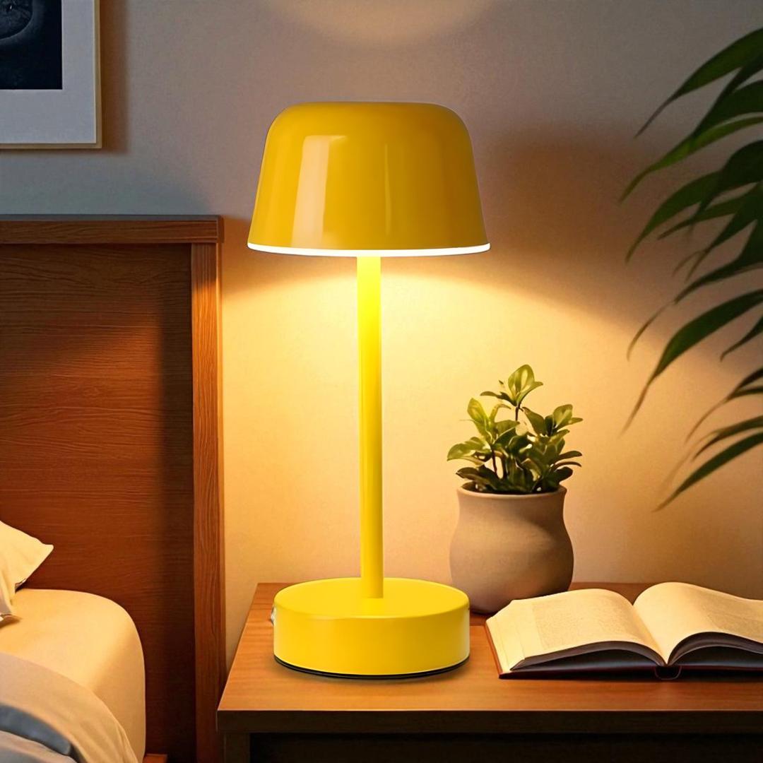Dekoracyjna Lampa Stołowa Szklana – Pryzmatyczny Blask – widok produktu 7 | Nuvira Home