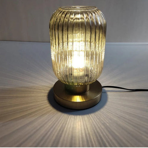 Dekoracyjna lampka stołowa z ryflowanego szkła – widok produktu 6 | Nuvira Home