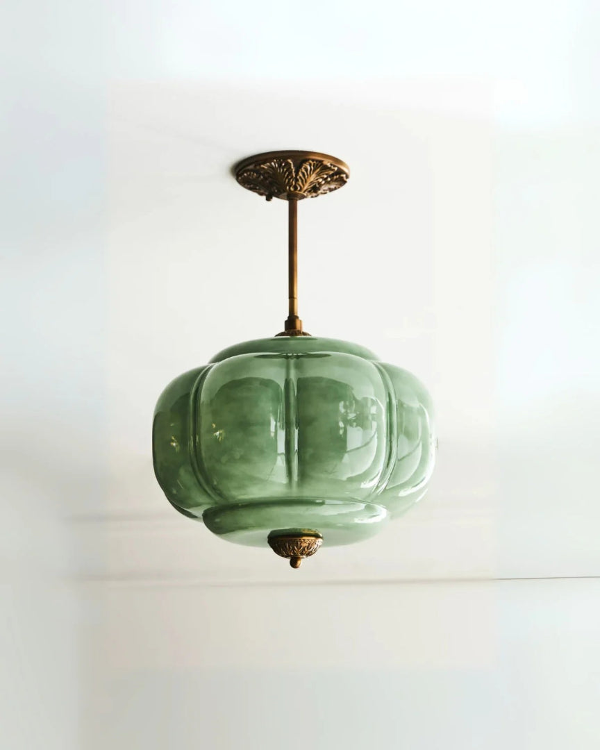 Dekoracyjna szklana lampa wisząca z detalami z mosiądzu – widok produktu 7 | Nuvira Home