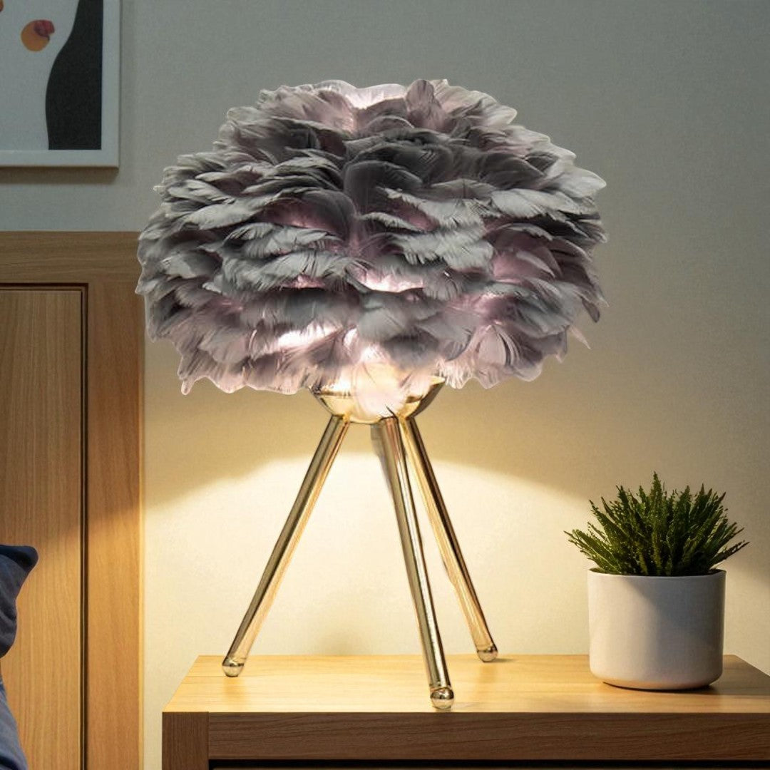 Dom Lampa Stołowa Z Piór – Ściemniana – widok produktu 6 | Nuvira Home