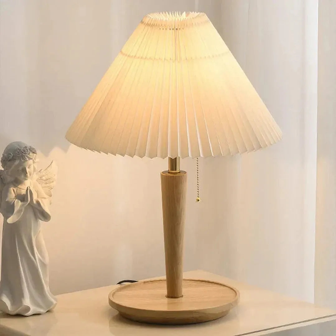 Drewniana Lampa Stołowa Z Plisowanym Kloszem – widok produktu 6 | Nuvira Home