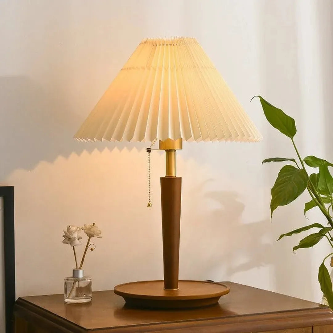 Drewniana Lampa Stołowa Z Plisowanym Kloszem – widok produktu 8 | Nuvira Home