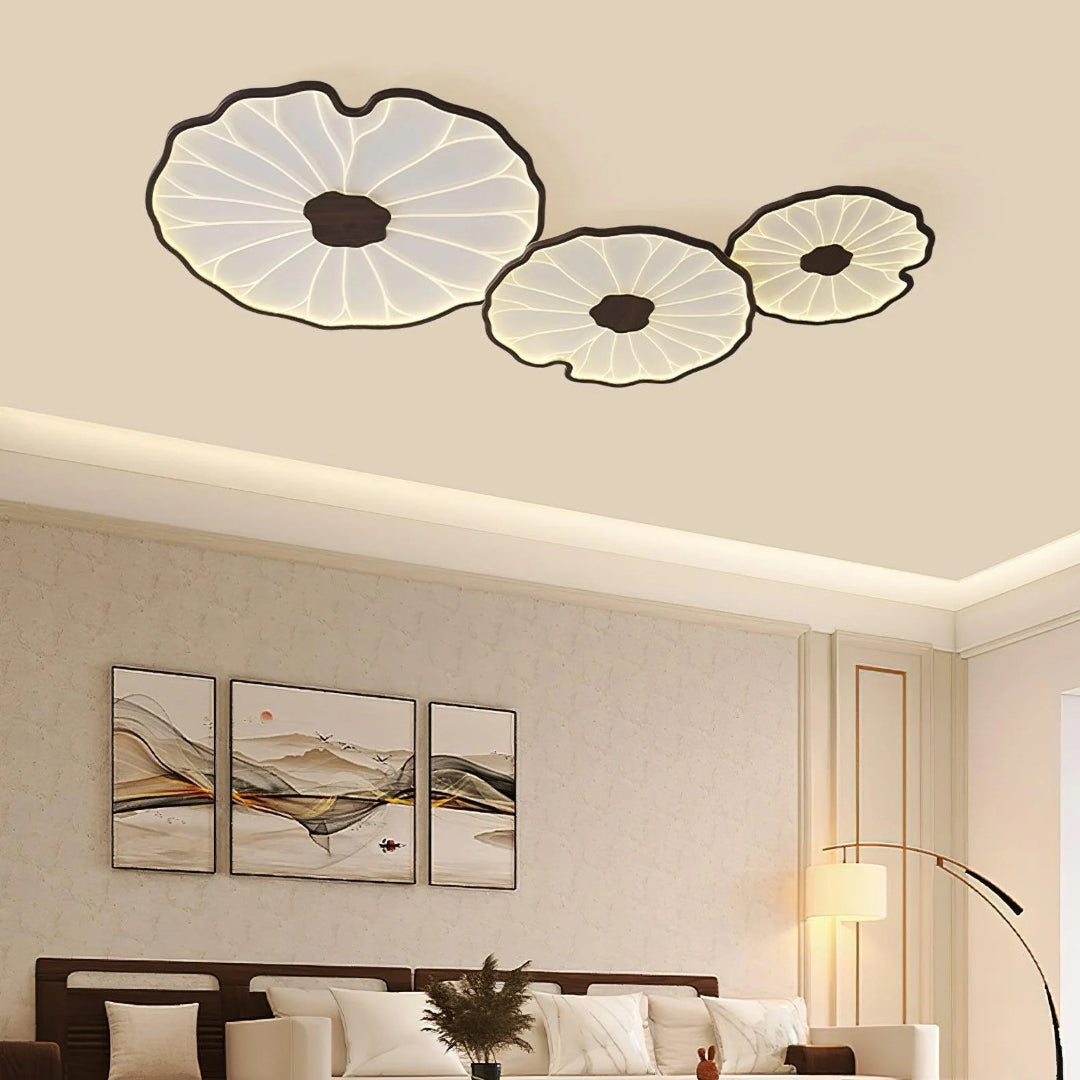 Drewniana lampa sufitowa z motywem liścia – widok produktu 3 | Nuvira Home
