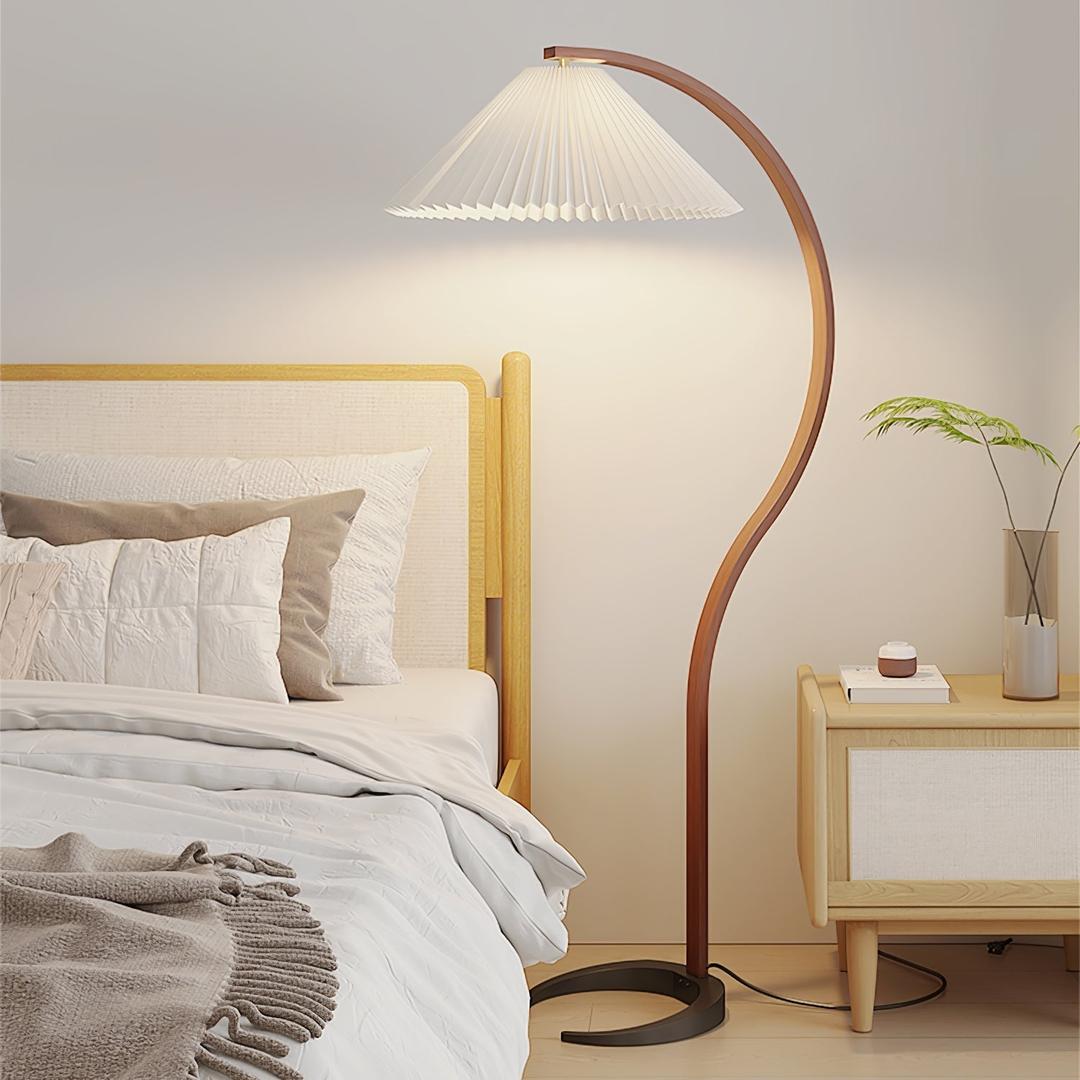 Drewniana Podłogowa Lampa Z Plisowanym Kloszem – widok produktu 4 | Nuvira Home