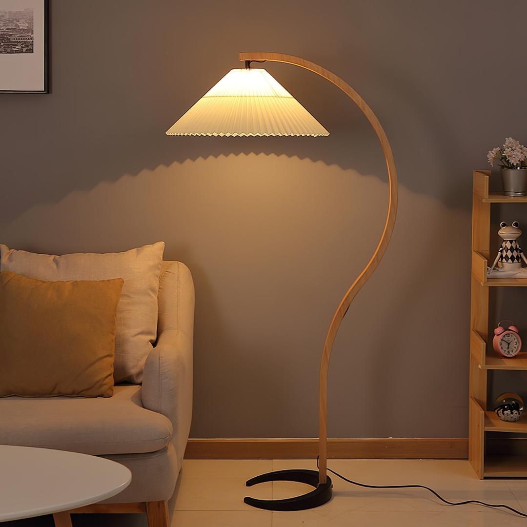 Drewniana Podłogowa Lampa Z Plisowanym Kloszem – widok produktu 8 | Nuvira Home