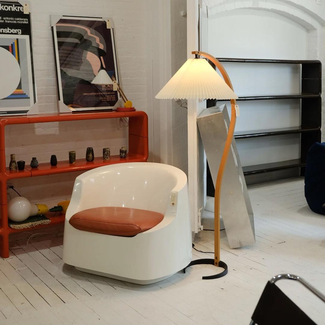 Drewniana Podłogowa Lampa Z Plisowanym Kloszem – widok produktu 14 | Nuvira Home