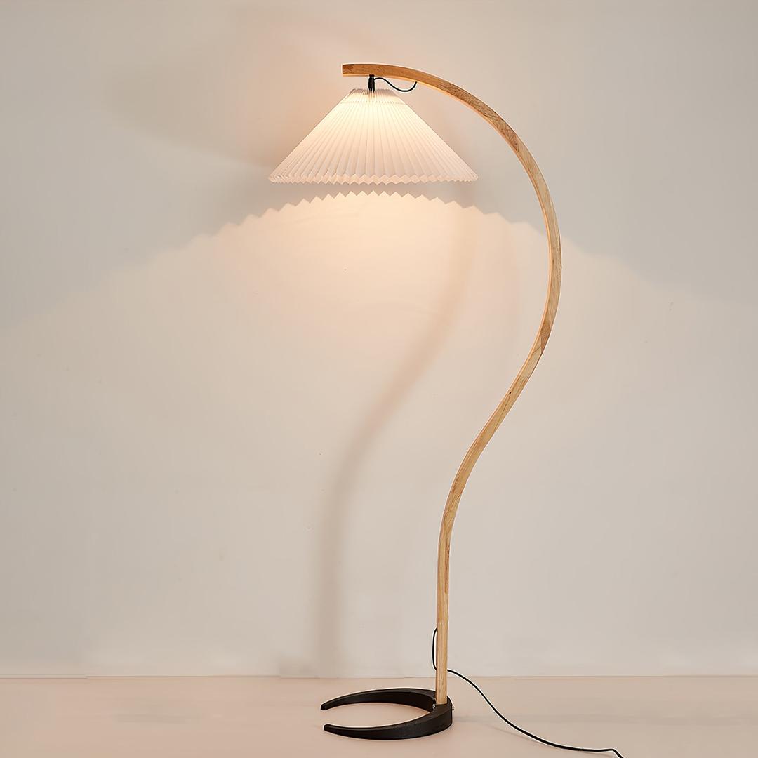 Drewniana Podłogowa Lampa Z Plisowanym Kloszem – widok produktu 18 | Nuvira Home
