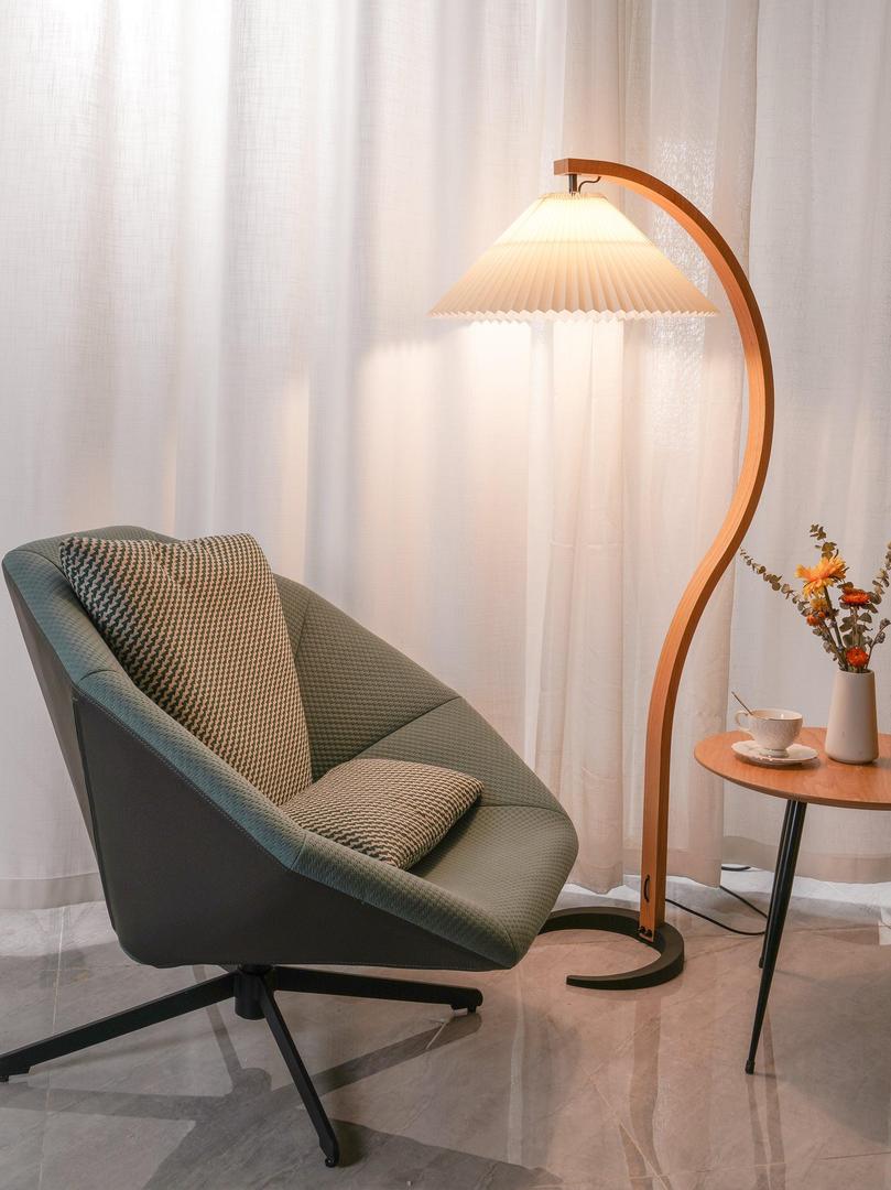 Drewniana Podłogowa Lampa Z Plisowanym Kloszem – widok produktu 36 | Nuvira Home