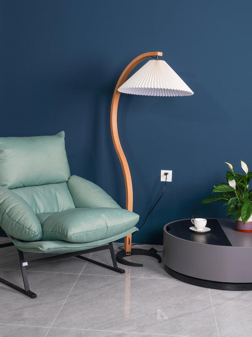 Drewniana Podłogowa Lampa Z Plisowanym Kloszem – widok produktu 37 | Nuvira Home