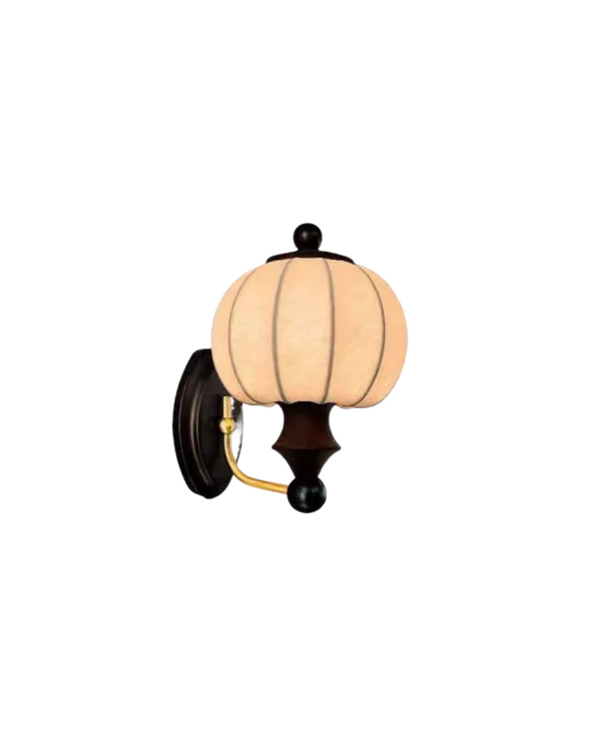 Drewniano-tkaninowa lampa ścienna o ciepłym charakterze – widok produktu 1 | Nuvira Home