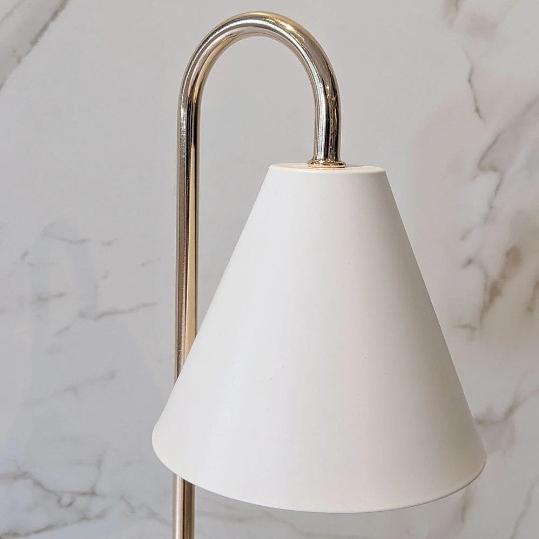 Elegancka metalowa lampa do podgrzewania świec – widok produktu 3 | Nuvira Home