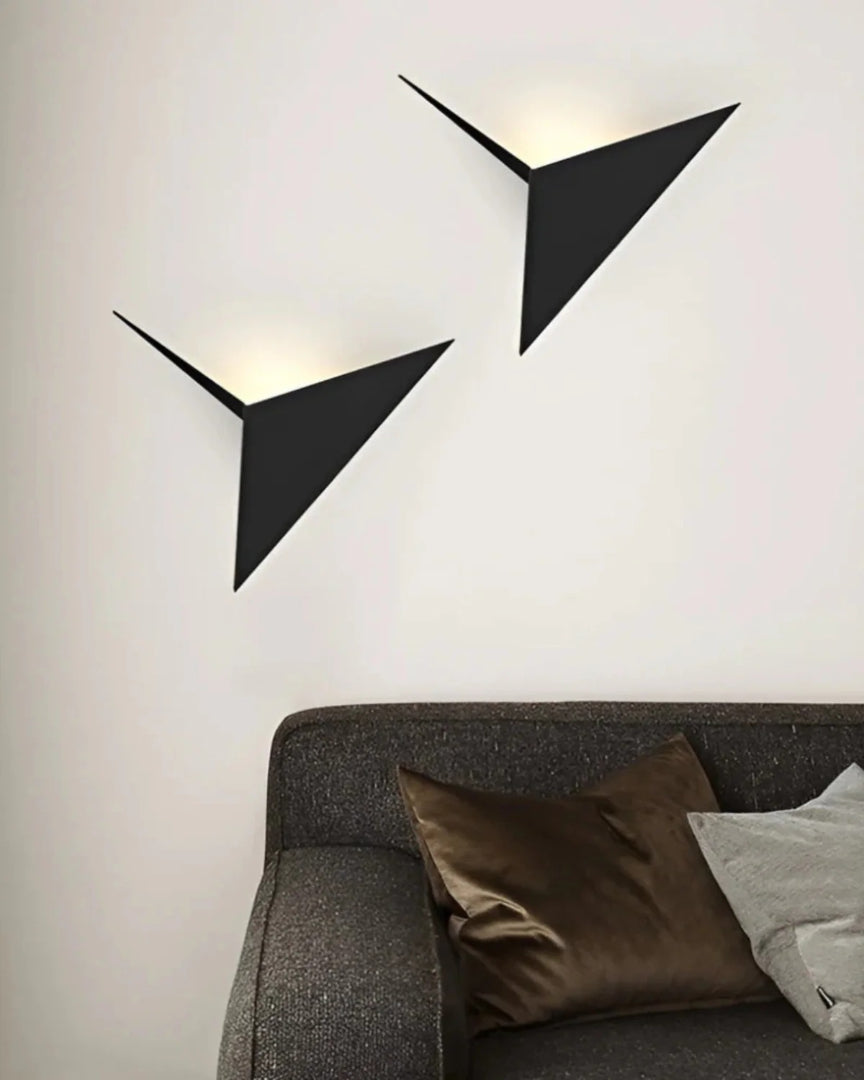 Geometryczna metalowa lampa ścienna w nowoczesnym stylu – widok produktu 3 | Nuvira Home