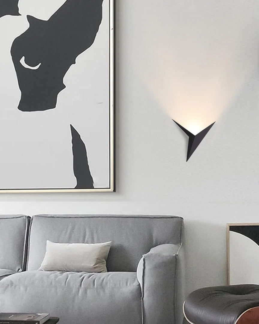 Geometryczna metalowa lampa ścienna w nowoczesnym stylu – widok produktu 5 | Nuvira Home