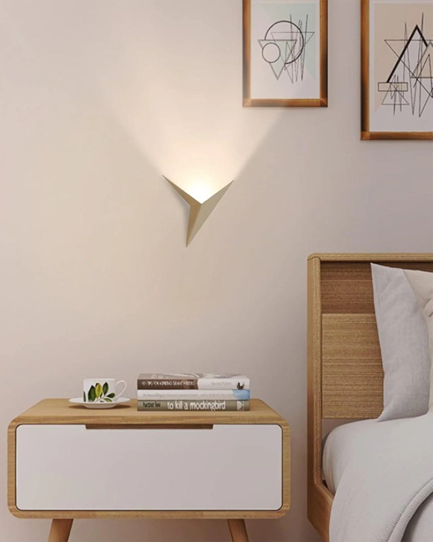 Geometryczna metalowa lampa ścienna w nowoczesnym stylu – widok produktu 9 | Nuvira Home