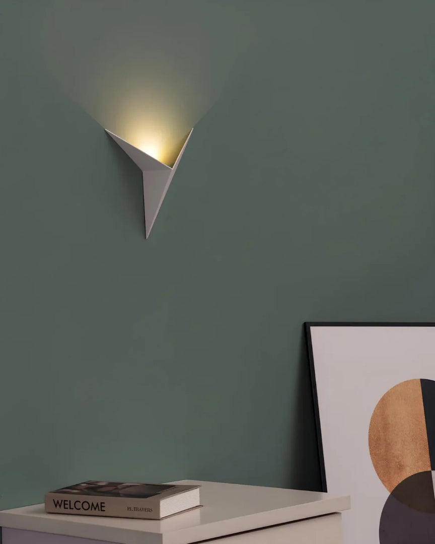 Geometryczna metalowa lampa ścienna w nowoczesnym stylu – widok produktu 14 | Nuvira Home
