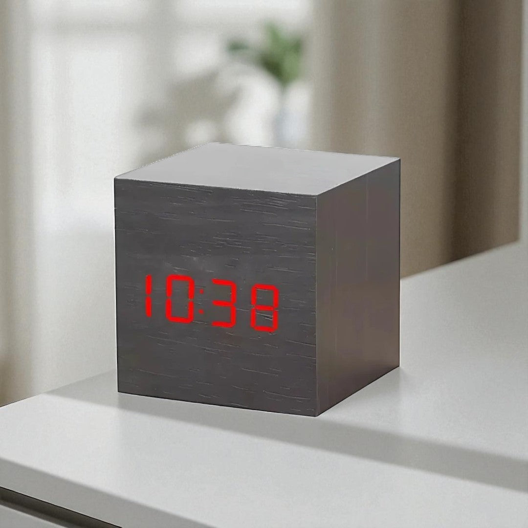 Kostkowy Budzik LED – Nowoczesny – widok produktu 2 | Nuvira Home