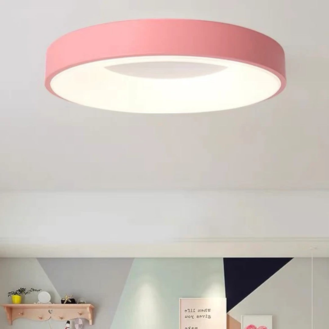 Kreatywna Kolorowa Lampa Sufitowa z Prostym Oświetleniem LED – widok produktu 6 | Nuvira Home