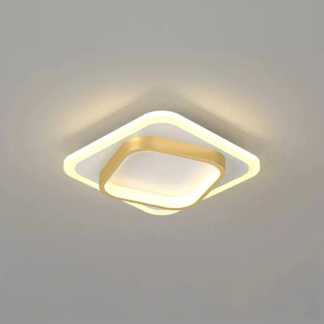 Kwadratowa lampa sufitowa z złotym oświetleniem LED – widok produktu 7 | Nuvira Home