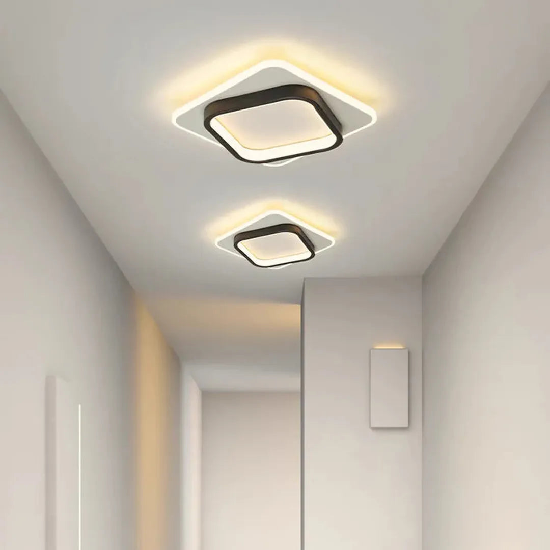 Kwadratowa lampa sufitowa z złotym oświetleniem LED – widok produktu 14 | Nuvira Home