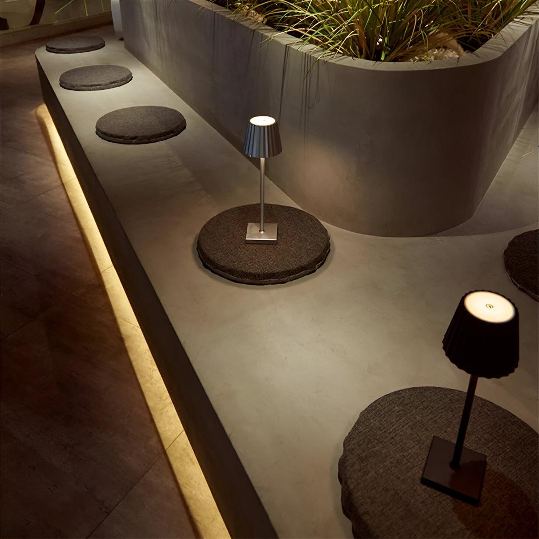 Ładowalna Lampa Stołowa LED – Bezprzewodowa – widok produktu 7 | Nuvira Home