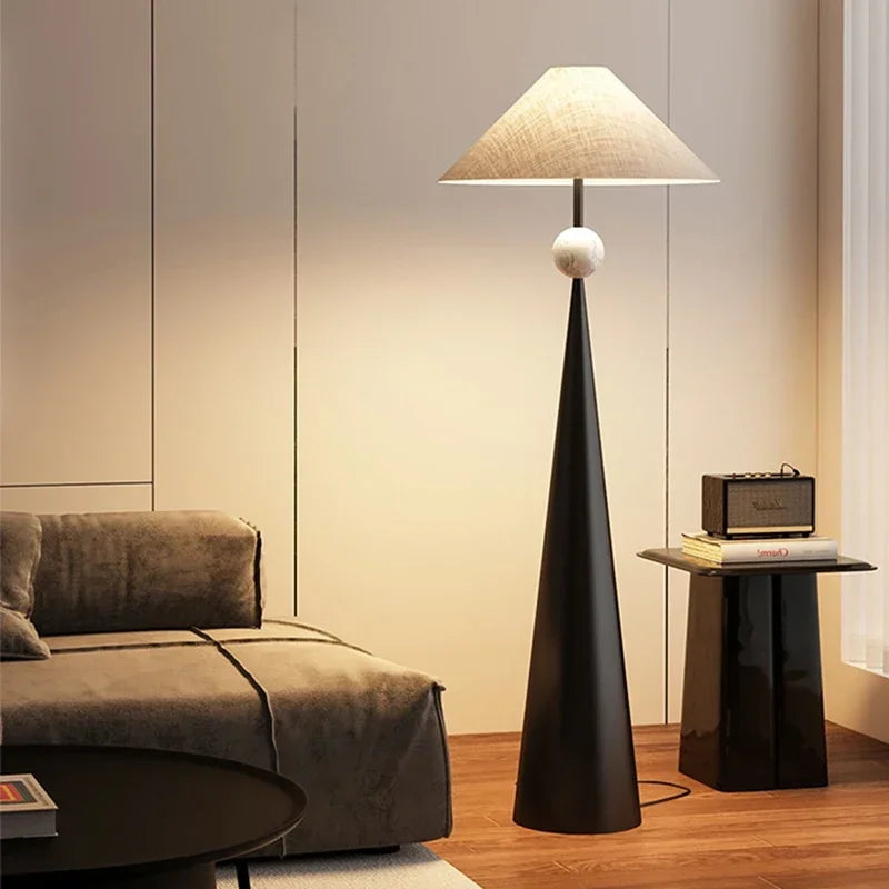 Lampa Podłogowa Japandi w Stylu Minimalistycznym – widok produktu 1 | Nuvira Home