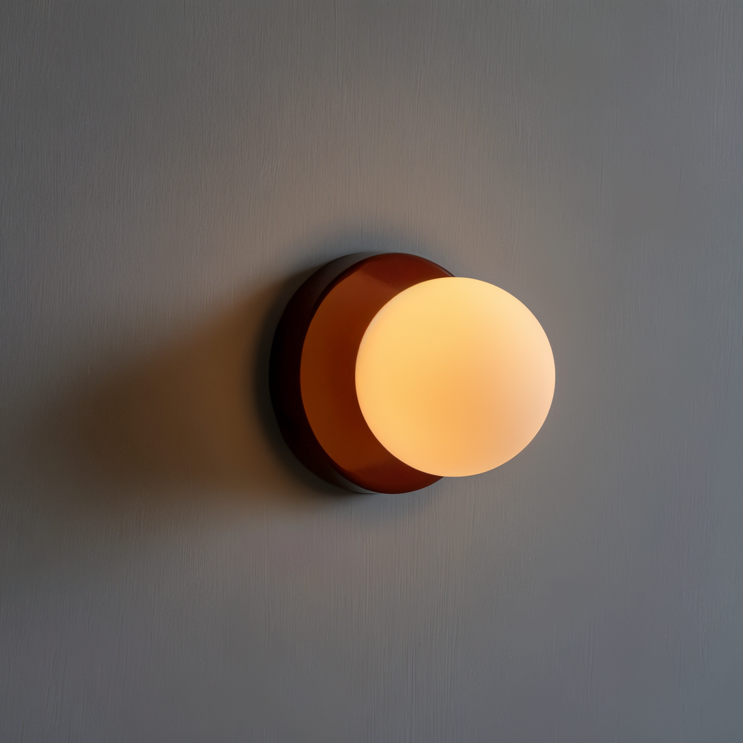 Lampa Ścienna LED – Biała Szklana Kula – widok produktu 1 | Nuvira Home