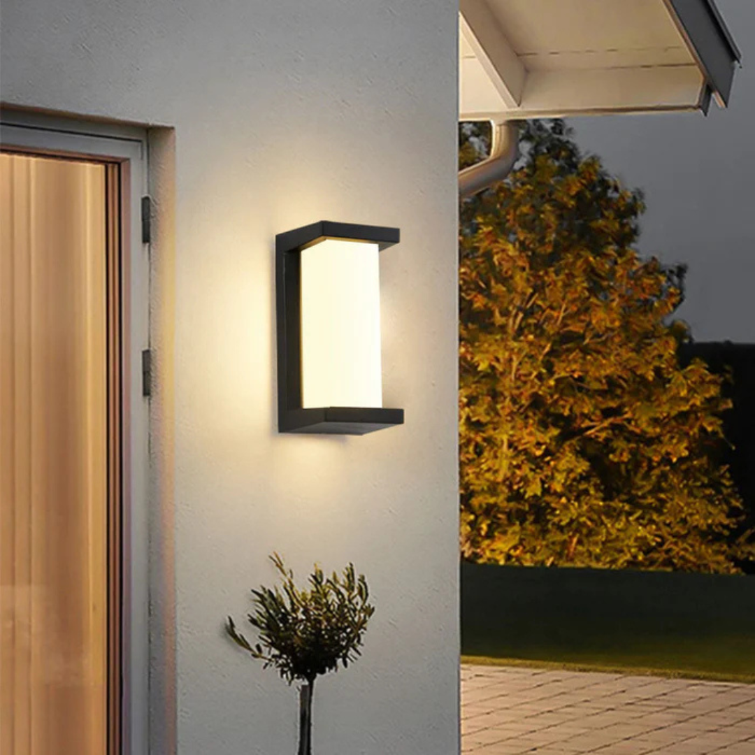 Lampa Ścienna z Czujnikiem – Designerskie Oświetlenie Zewnętrzne – widok produktu 1 | Nuvira Home