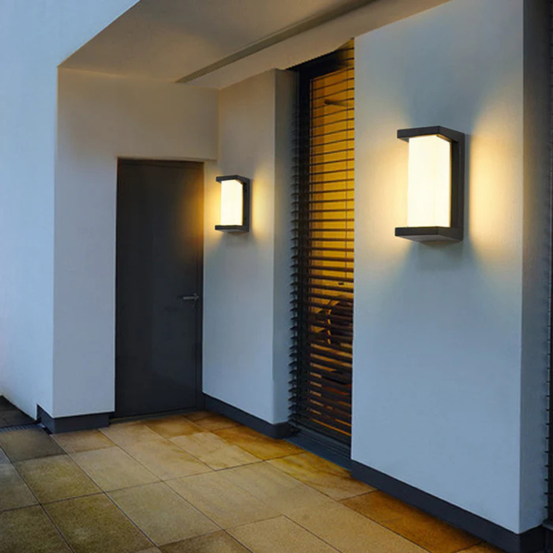 Lampa Ścienna z Czujnikiem – Designerskie Oświetlenie Zewnętrzne – widok produktu 4 | Nuvira Home