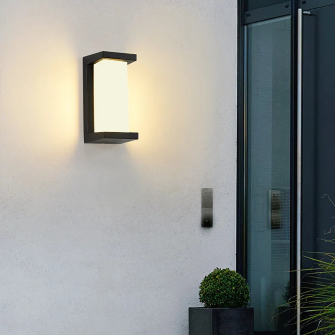 Lampa Ścienna z Czujnikiem – Designerskie Oświetlenie Zewnętrzne – widok produktu 6 | Nuvira Home