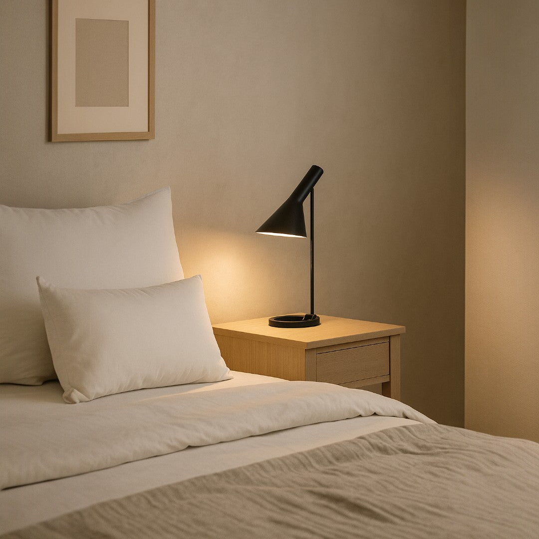 Lampa Stołowa LED O Delikatnym Zakrzywieniu – Nowoczesna – widok produktu 1 | Nuvira Home