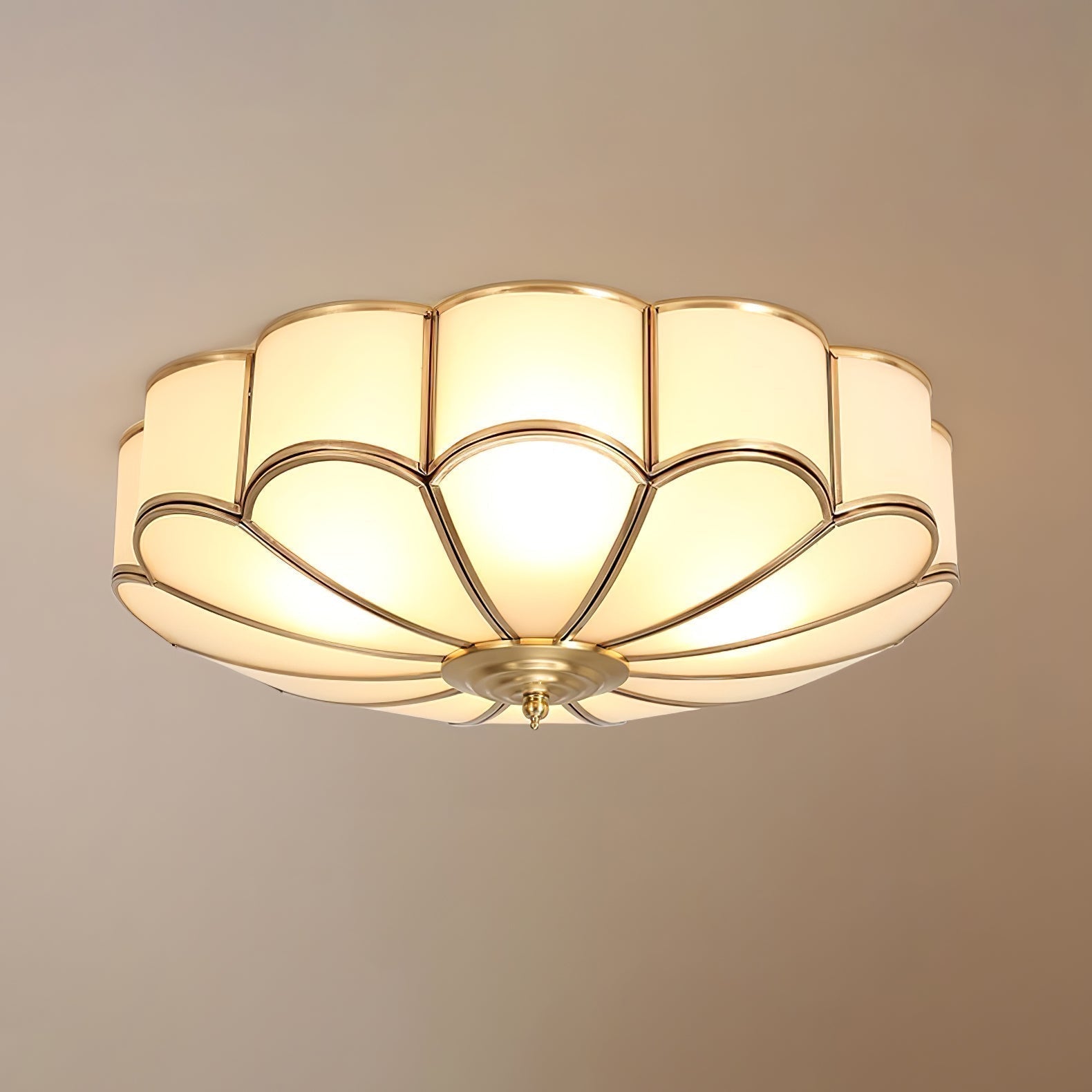Lampa Sufitowa Art Deco w Kwiatowy Wzór ze Szkła Mrożonego – widok produktu 7 | Nuvira Home