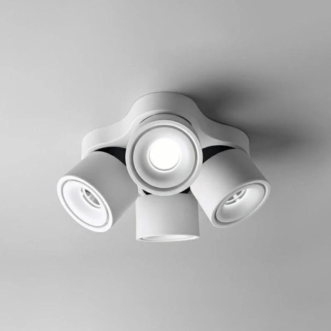 Lampa sufitowa z trzema regulowanymi reflektorami – widok produktu 7 | Nuvira Home