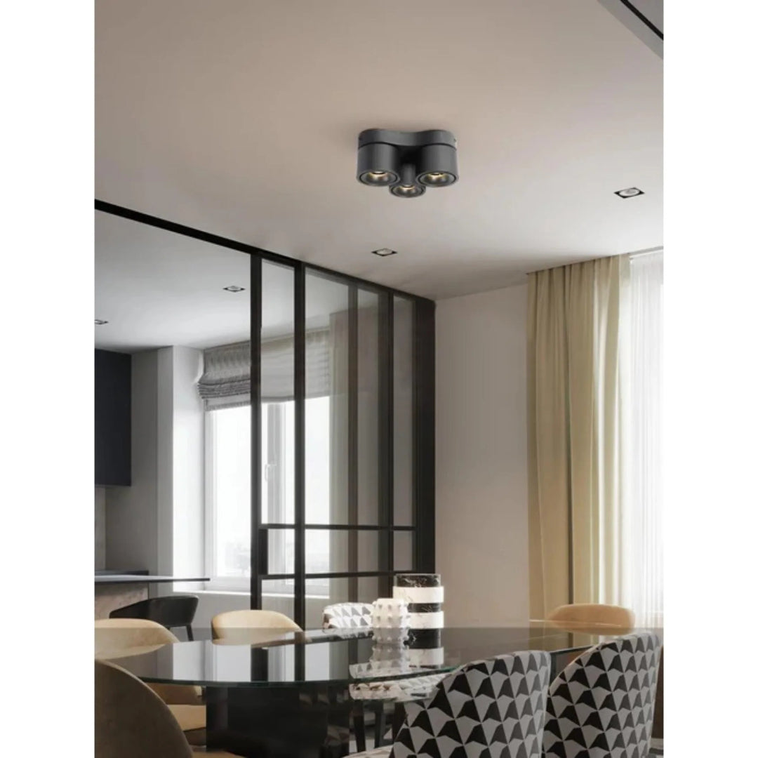 Lampa sufitowa z trzema regulowanymi reflektorami – widok produktu 9 | Nuvira Home