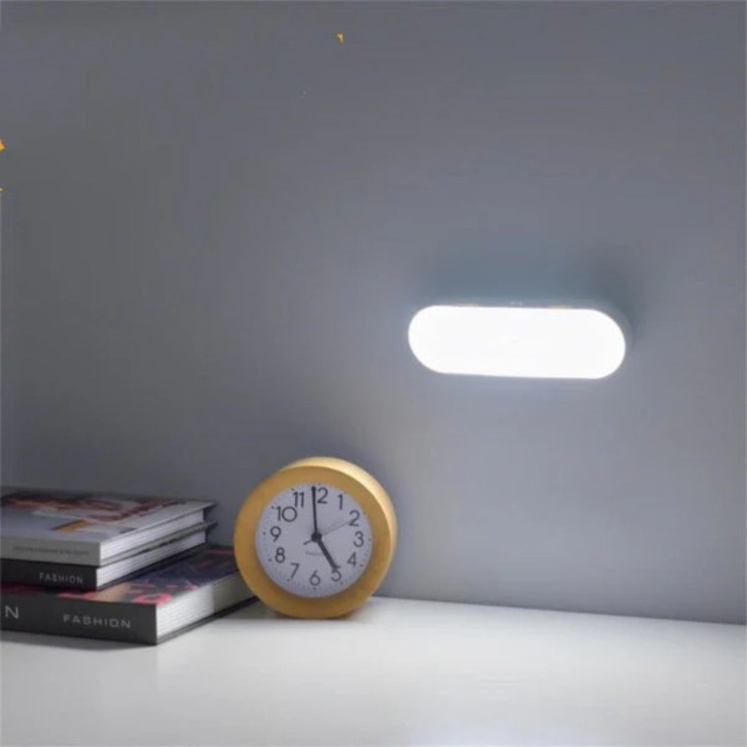 Minimalistyczna lampa ścienna z czujnikiem ruchu – widok produktu 2 | Nuvira Home