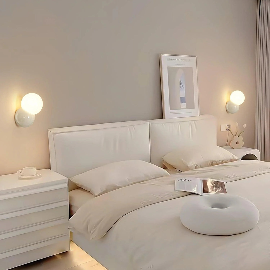 Minimalistyczna lampa ścienna z kulą – widok produktu 6 | Nuvira Home