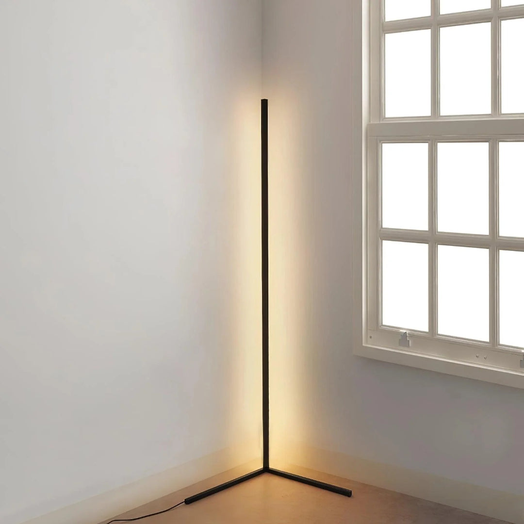 Minimalistyczna liniowa lampa podłogowa – widok produktu 5 | Nuvira Home