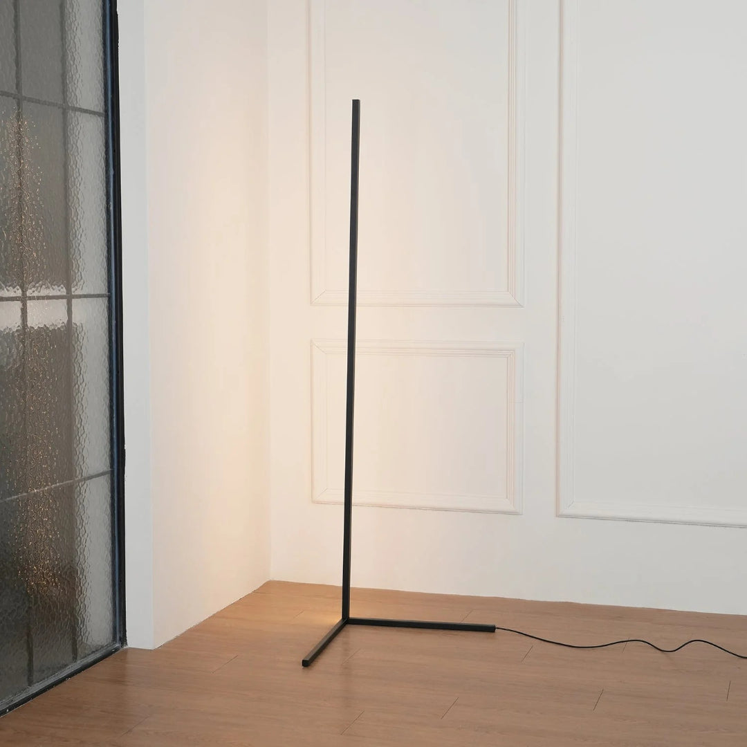 Minimalistyczna liniowa lampa podłogowa – widok produktu 27 | Nuvira Home