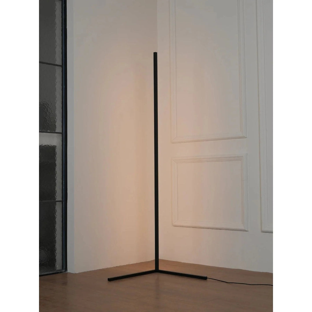 Minimalistyczna liniowa lampa podłogowa – widok produktu 33 | Nuvira Home