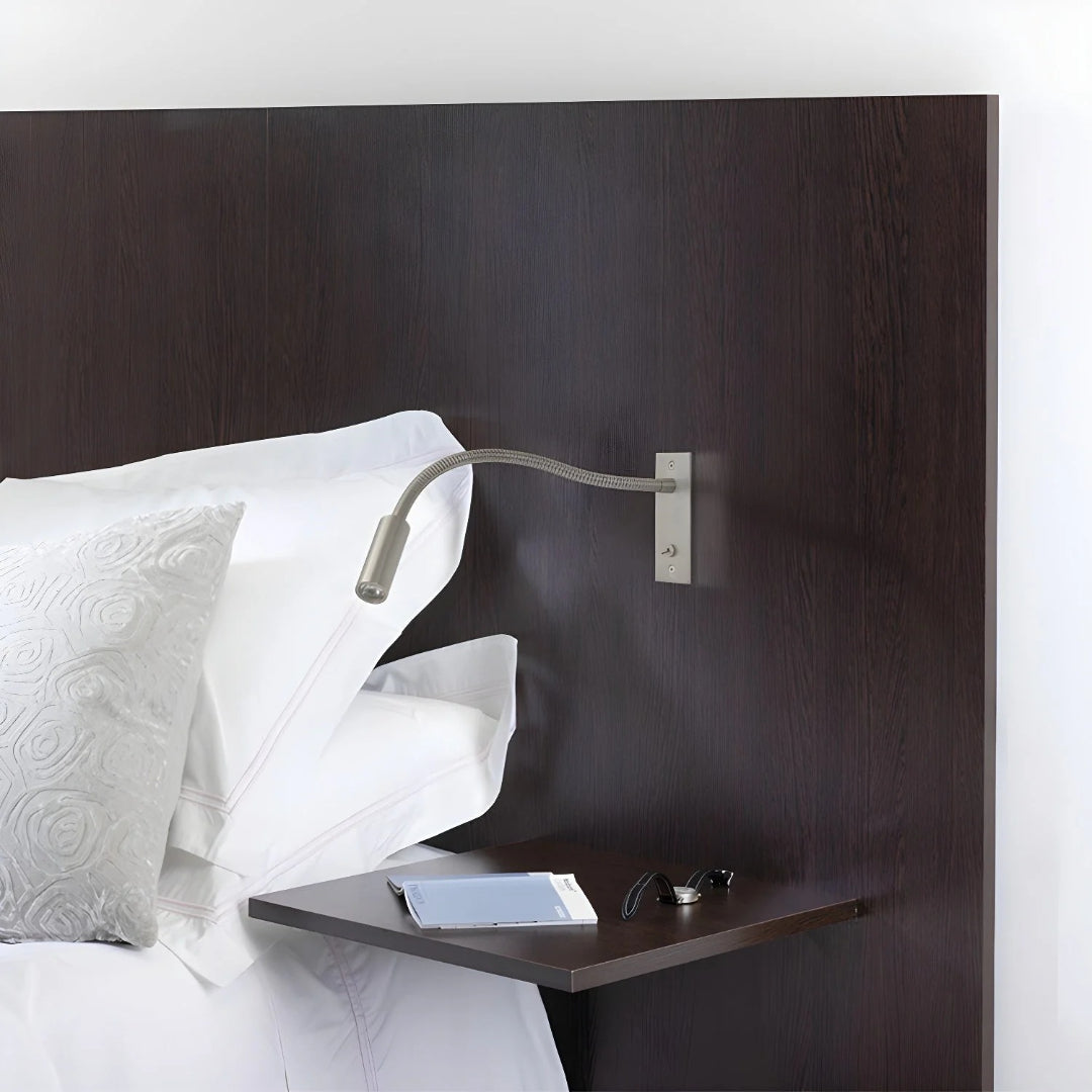 Minimalistyczna metalowa lampa ścienna z elastycznym ramieniem – widok produktu 5 | Nuvira Home