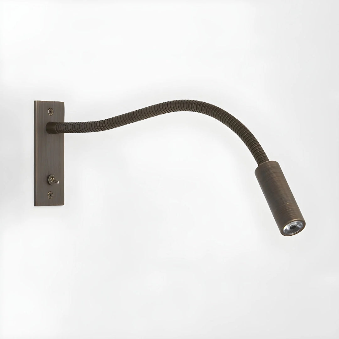 Minimalistyczna metalowa lampa ścienna z elastycznym ramieniem – widok produktu 9 | Nuvira Home