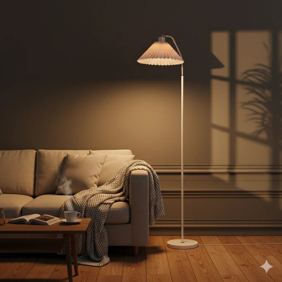 Minimalistyczna plisowana lampa podłogowa z tkaniny – widok produktu 5 | Nuvira Home