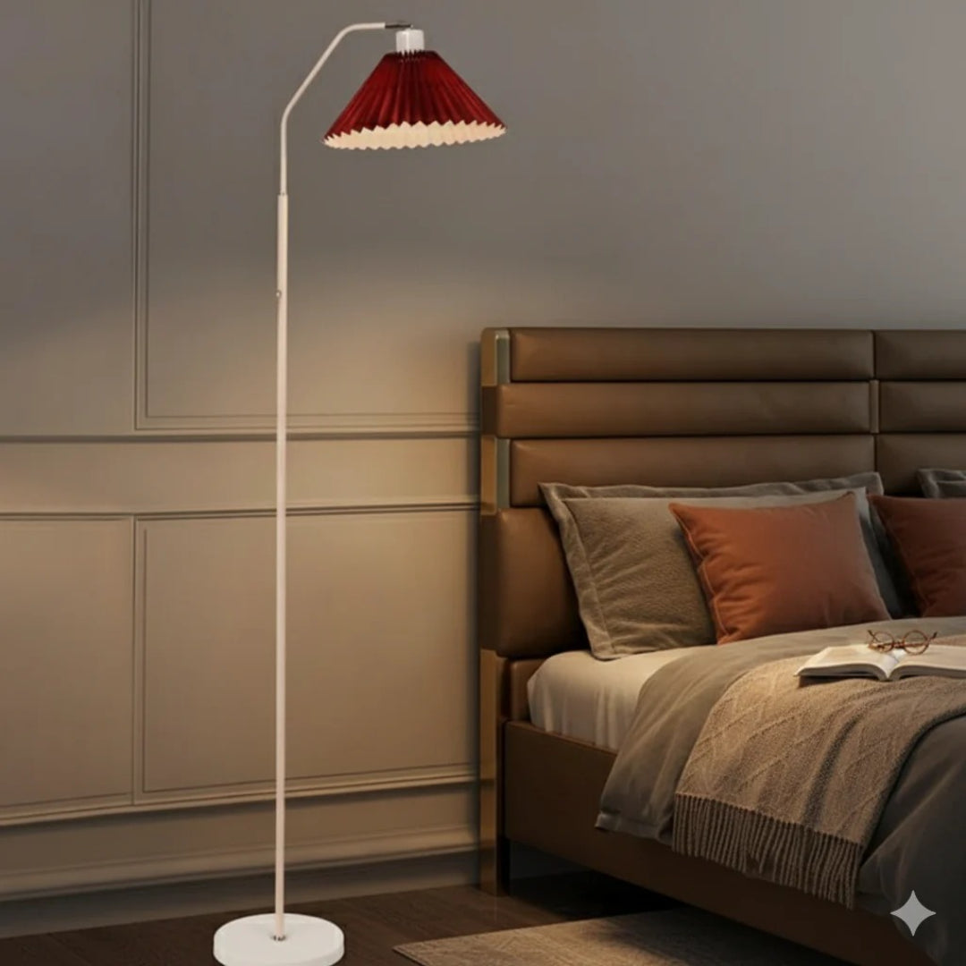 Minimalistyczna plisowana lampa podłogowa z tkaniny – widok produktu 6 | Nuvira Home